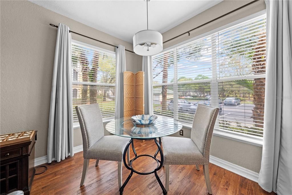 For Sale: $215,000 (1 beds, 1 baths, 636 Square Feet)