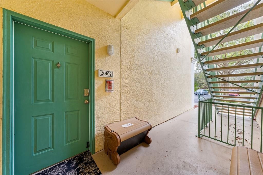 For Sale: $215,000 (1 beds, 1 baths, 636 Square Feet)