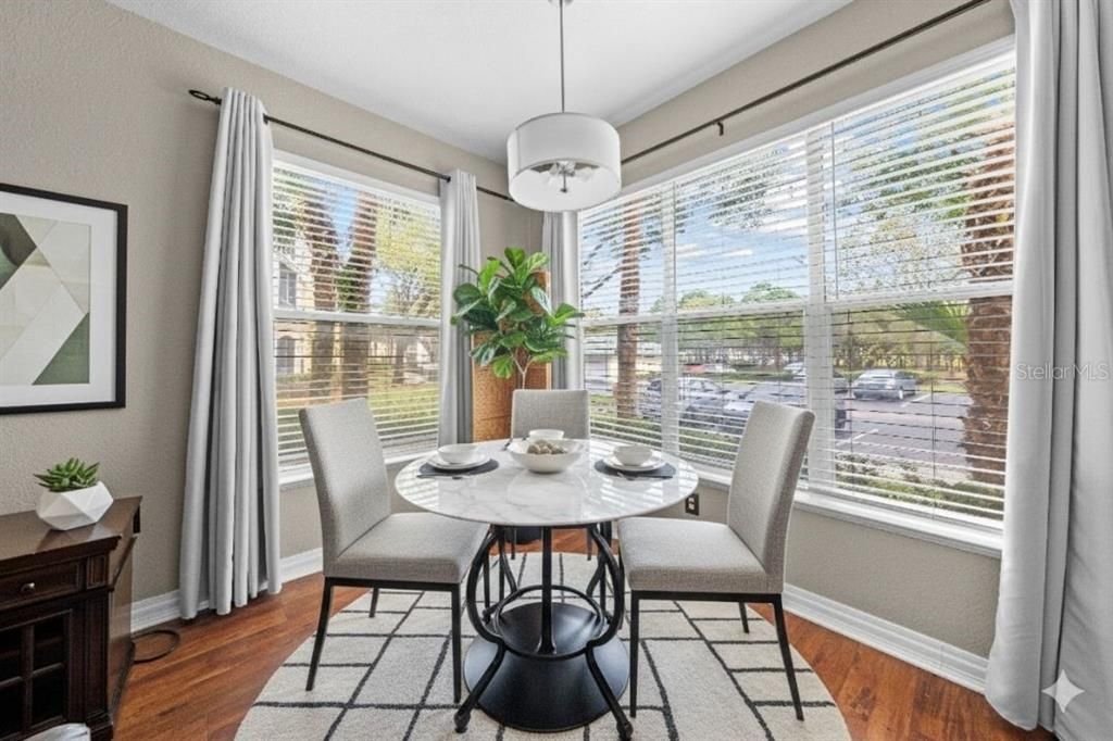 For Sale: $215,000 (1 beds, 1 baths, 636 Square Feet)