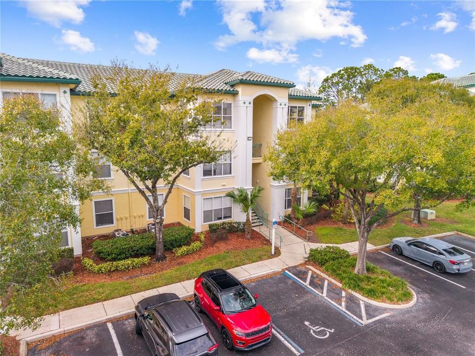 For Sale: $215,000 (1 beds, 1 baths, 636 Square Feet)