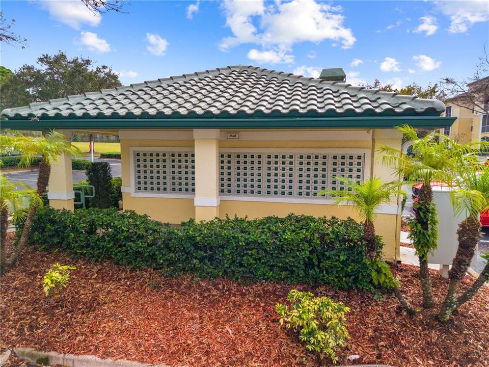 For Sale: $215,000 (1 beds, 1 baths, 636 Square Feet)