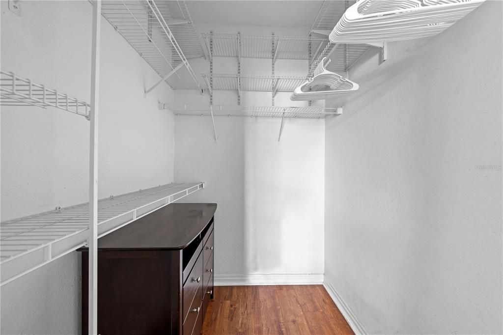 For Sale: $215,000 (1 beds, 1 baths, 636 Square Feet)