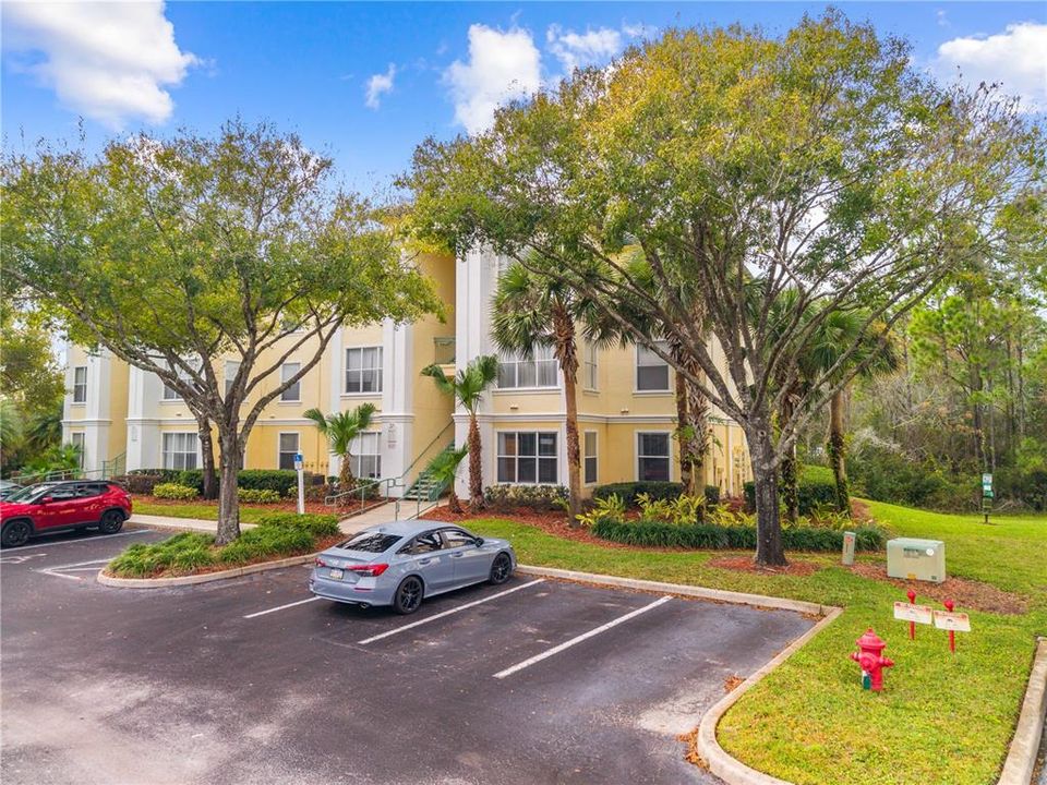 For Sale: $215,000 (1 beds, 1 baths, 636 Square Feet)