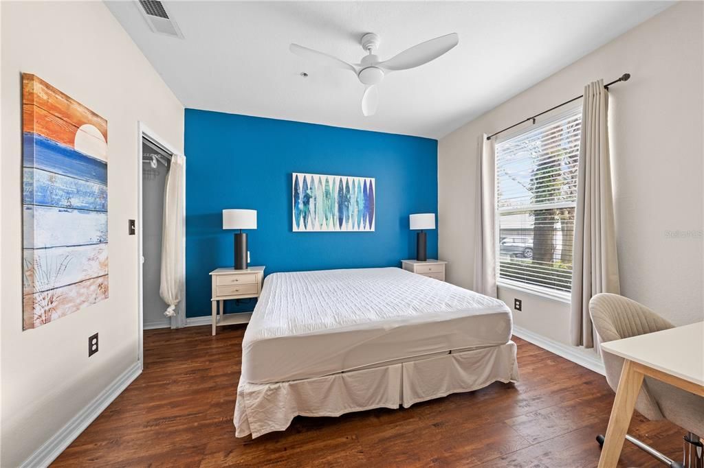 For Sale: $215,000 (1 beds, 1 baths, 636 Square Feet)