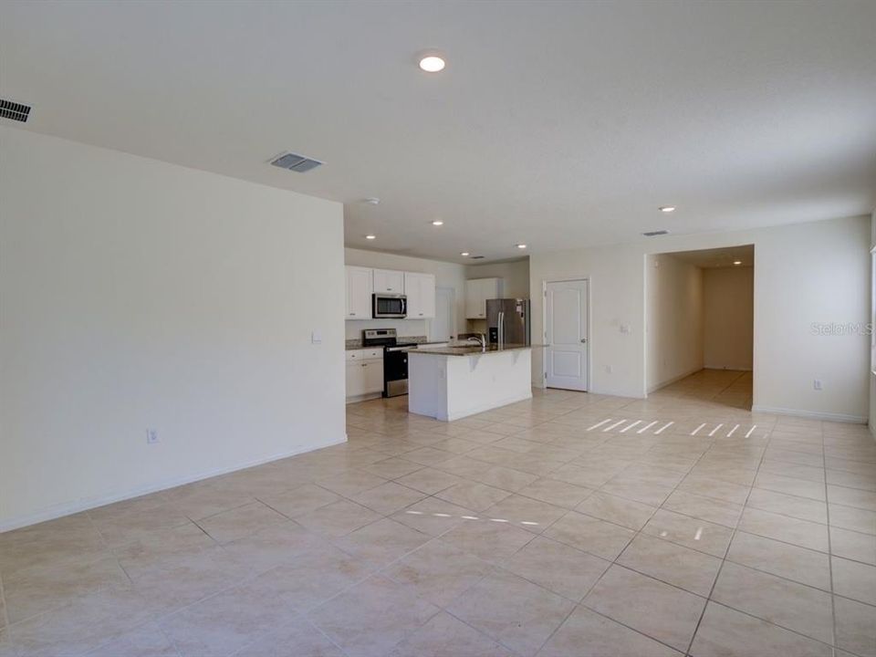 For Sale: $389,900 (5 beds, 3 baths, 2522 Square Feet)