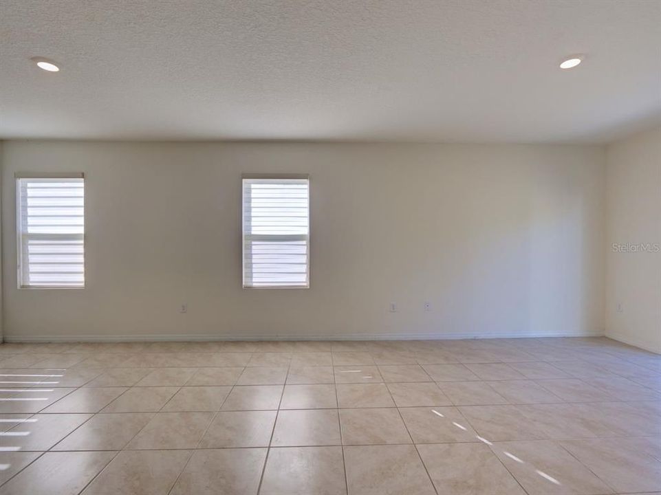 For Sale: $389,900 (5 beds, 3 baths, 2522 Square Feet)