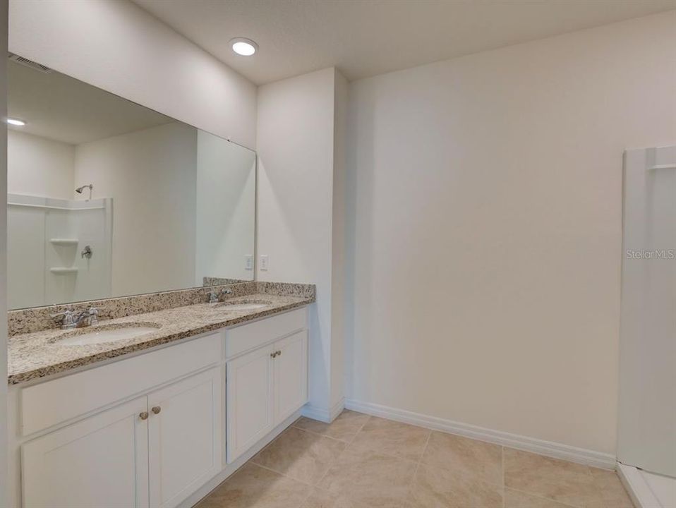 For Sale: $389,900 (5 beds, 3 baths, 2522 Square Feet)