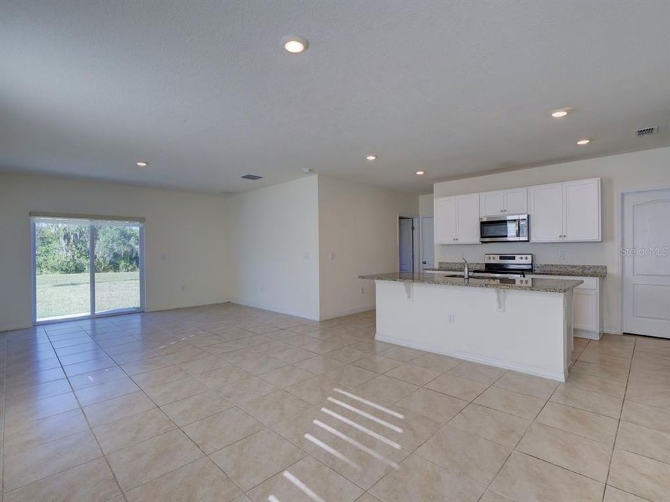 For Sale: $389,900 (5 beds, 3 baths, 2522 Square Feet)