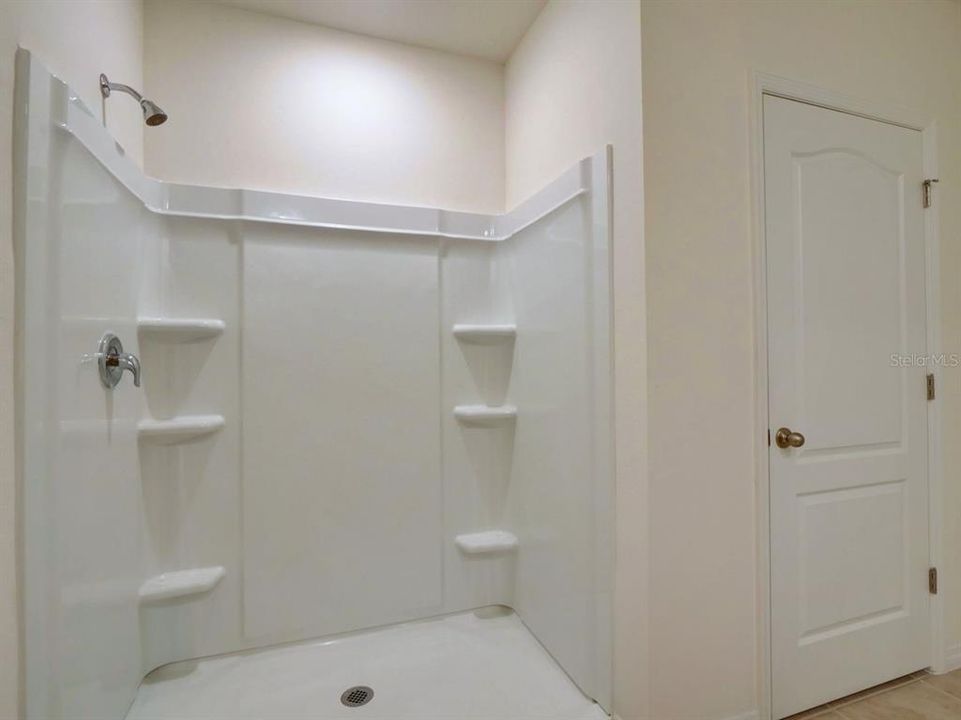 For Sale: $389,900 (5 beds, 3 baths, 2522 Square Feet)