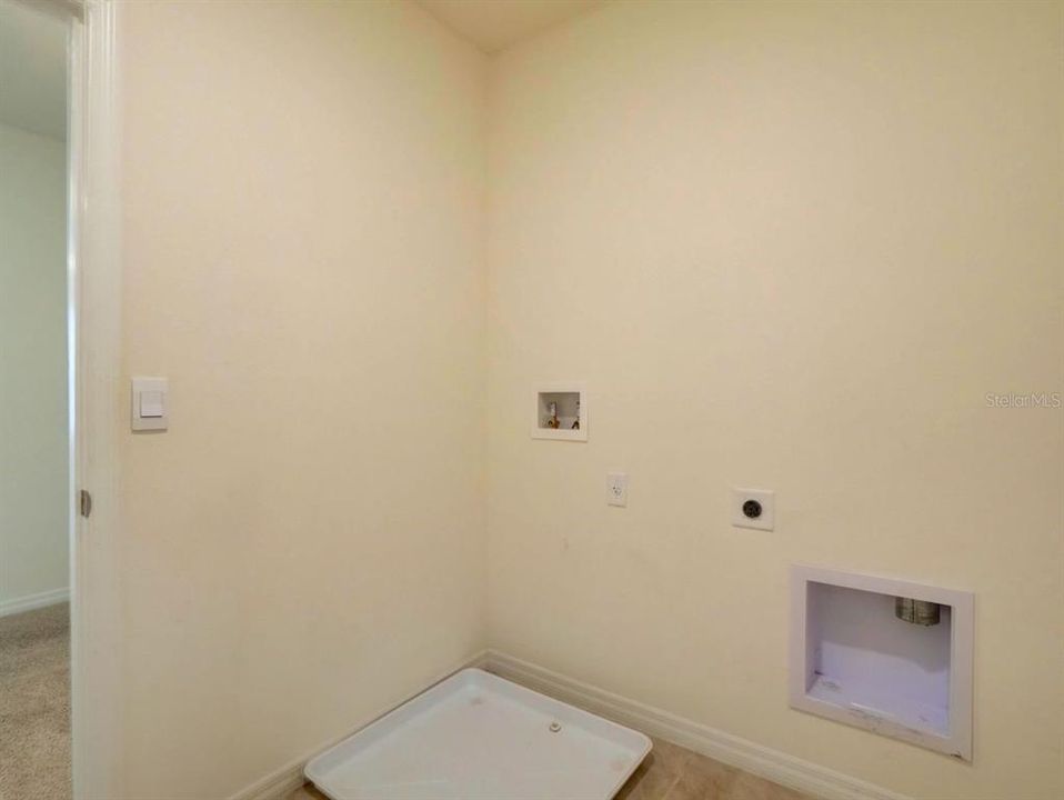 For Sale: $389,900 (5 beds, 3 baths, 2522 Square Feet)