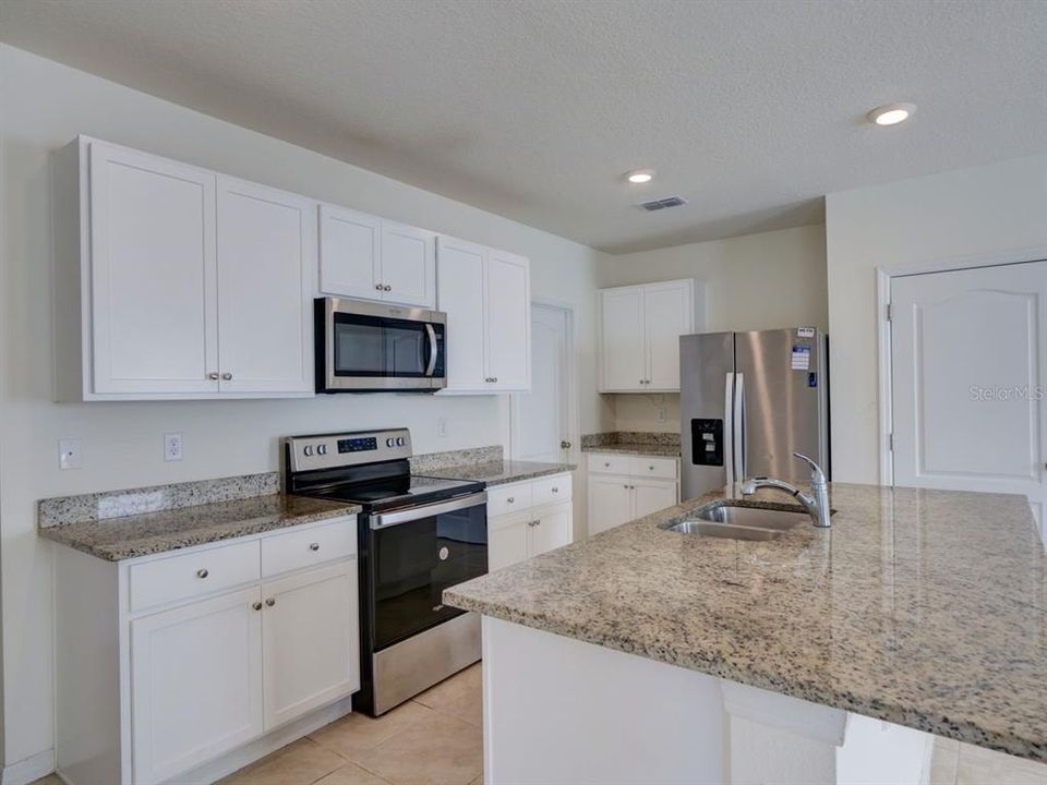 For Sale: $389,900 (5 beds, 3 baths, 2522 Square Feet)