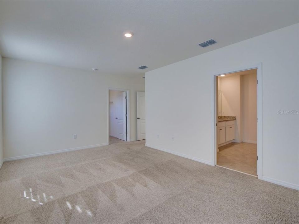 For Sale: $389,900 (5 beds, 3 baths, 2522 Square Feet)