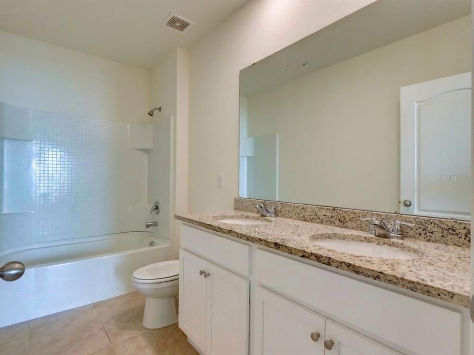 For Sale: $389,900 (5 beds, 3 baths, 2522 Square Feet)