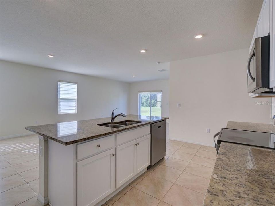 For Sale: $389,900 (5 beds, 3 baths, 2522 Square Feet)