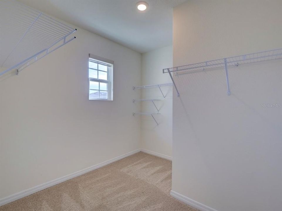 For Sale: $389,900 (5 beds, 3 baths, 2522 Square Feet)