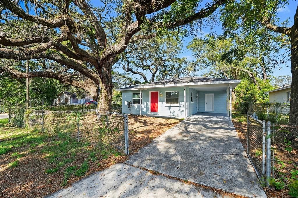 For Sale: $285,000 (3 beds, 2 baths, 984 Square Feet)