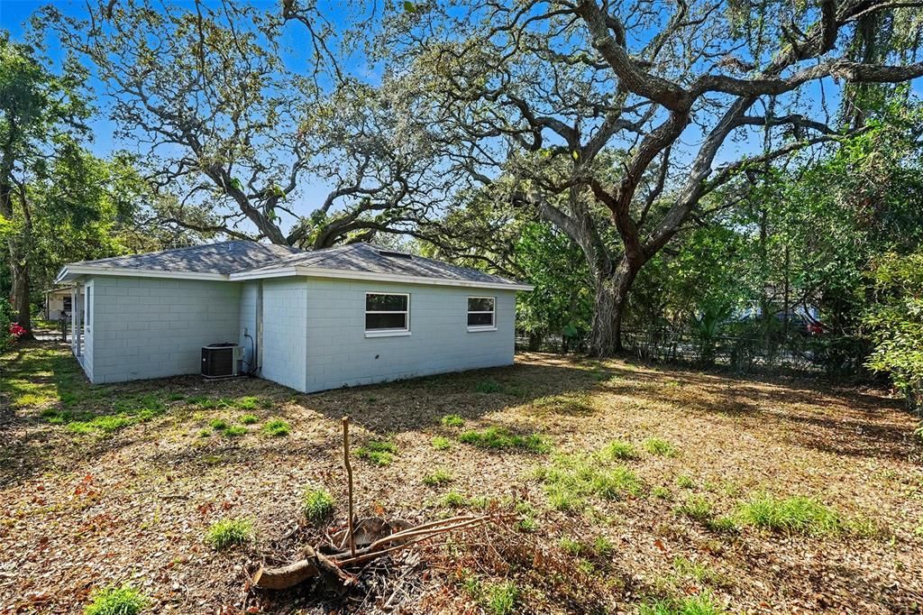 For Sale: $285,000 (3 beds, 2 baths, 984 Square Feet)