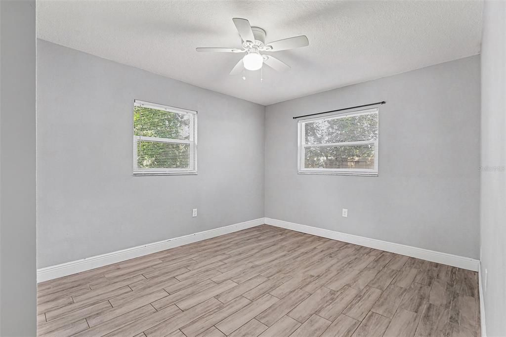 For Sale: $285,000 (3 beds, 2 baths, 984 Square Feet)