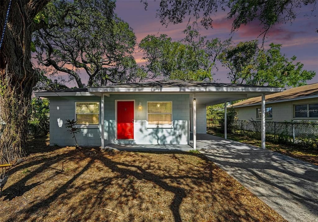 For Sale: $285,000 (3 beds, 2 baths, 984 Square Feet)