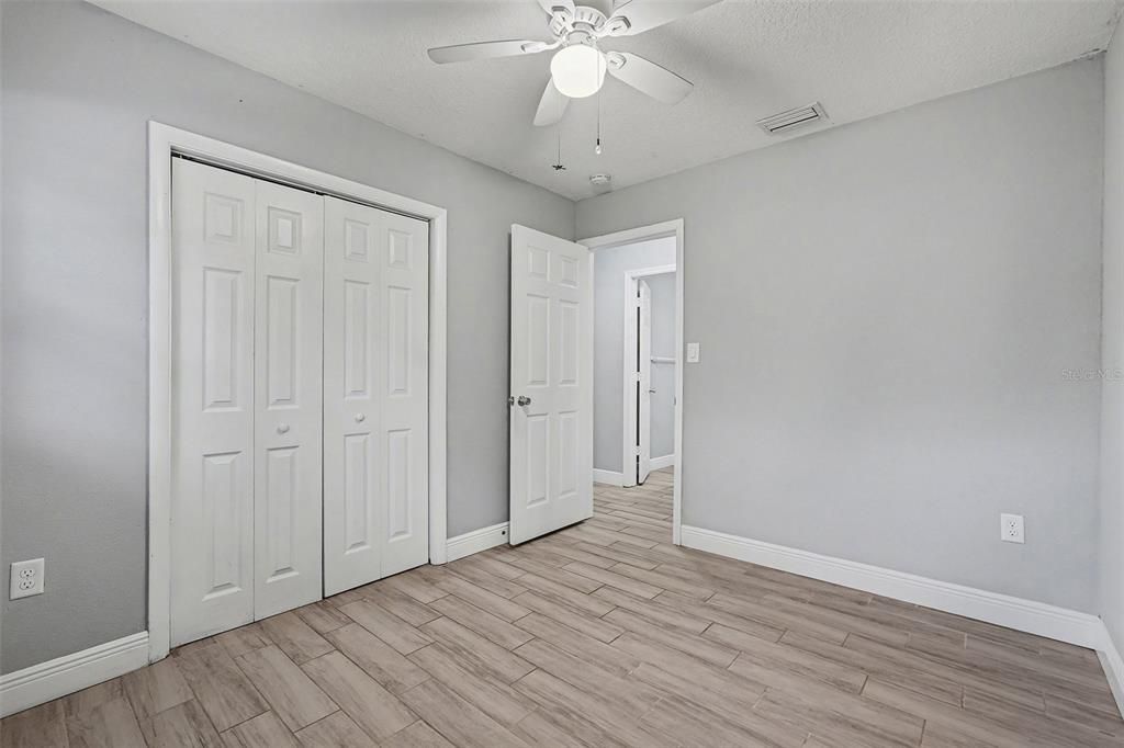 For Sale: $285,000 (3 beds, 2 baths, 984 Square Feet)