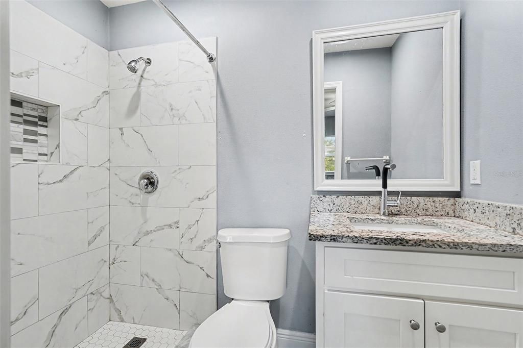 For Sale: $285,000 (3 beds, 2 baths, 984 Square Feet)