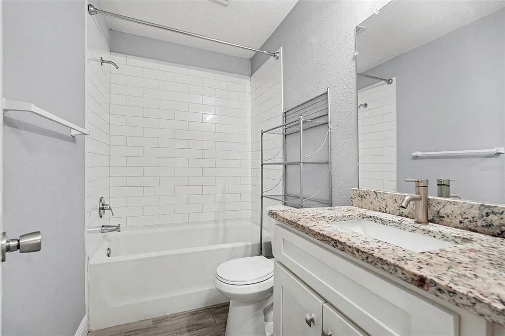 For Sale: $285,000 (3 beds, 2 baths, 984 Square Feet)