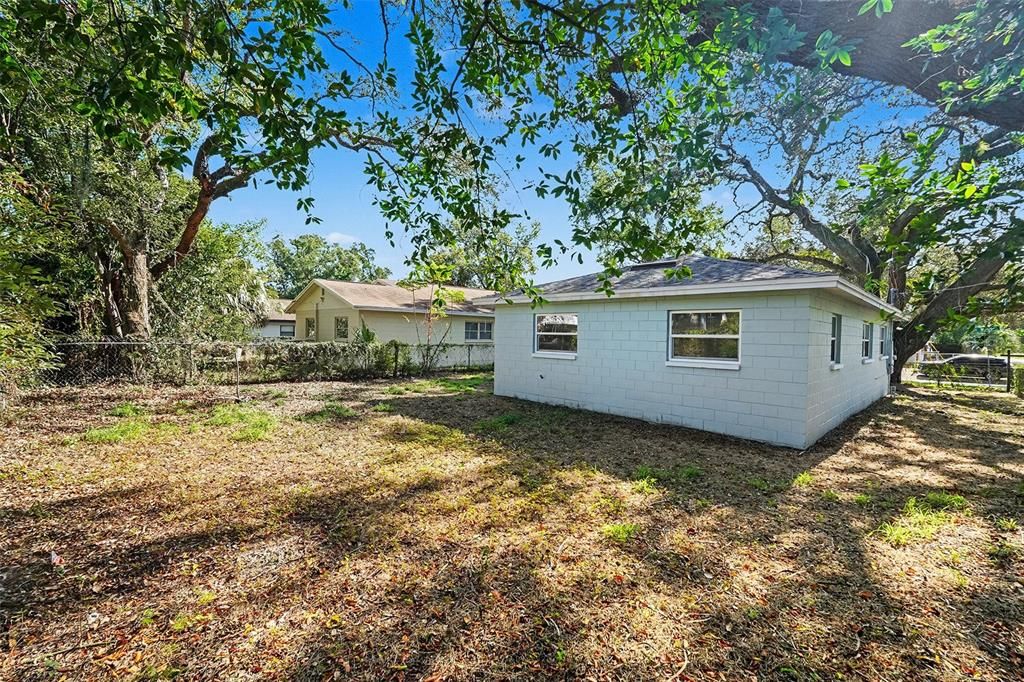 For Sale: $285,000 (3 beds, 2 baths, 984 Square Feet)