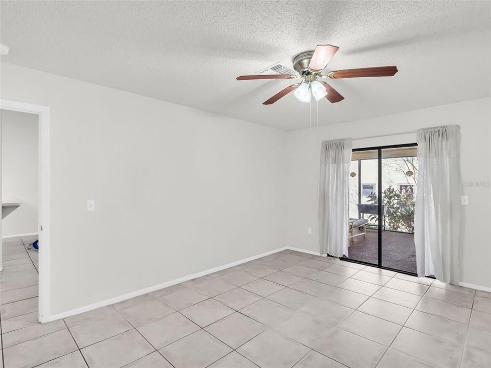 待售: $209,000 (2 贝兹, 2 浴室, 1165 平方英尺)