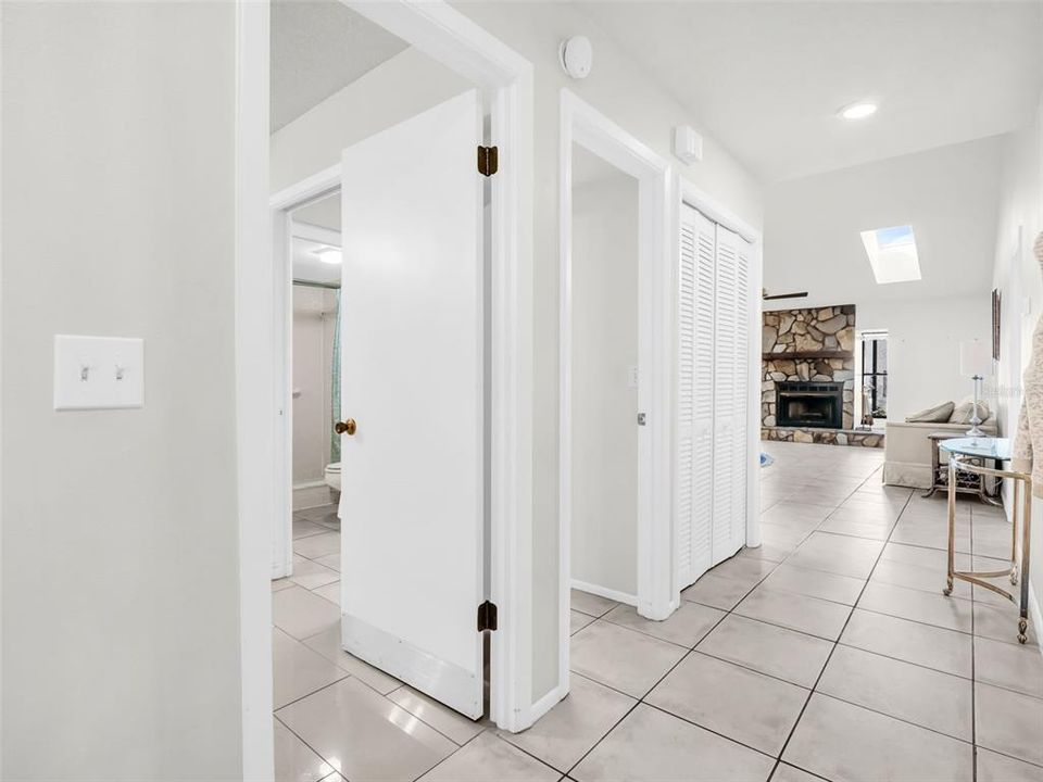 待售: $209,000 (2 贝兹, 2 浴室, 1165 平方英尺)