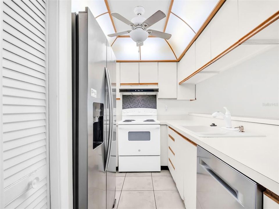 待售: $209,000 (2 贝兹, 2 浴室, 1165 平方英尺)