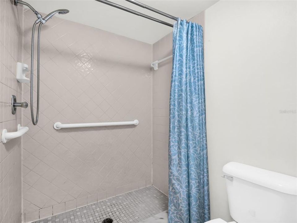 待售: $209,000 (2 贝兹, 2 浴室, 1165 平方英尺)