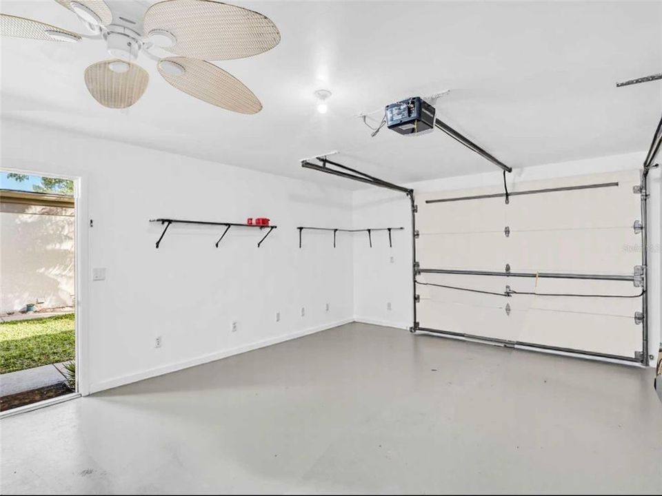 待售: $209,000 (2 贝兹, 2 浴室, 1165 平方英尺)