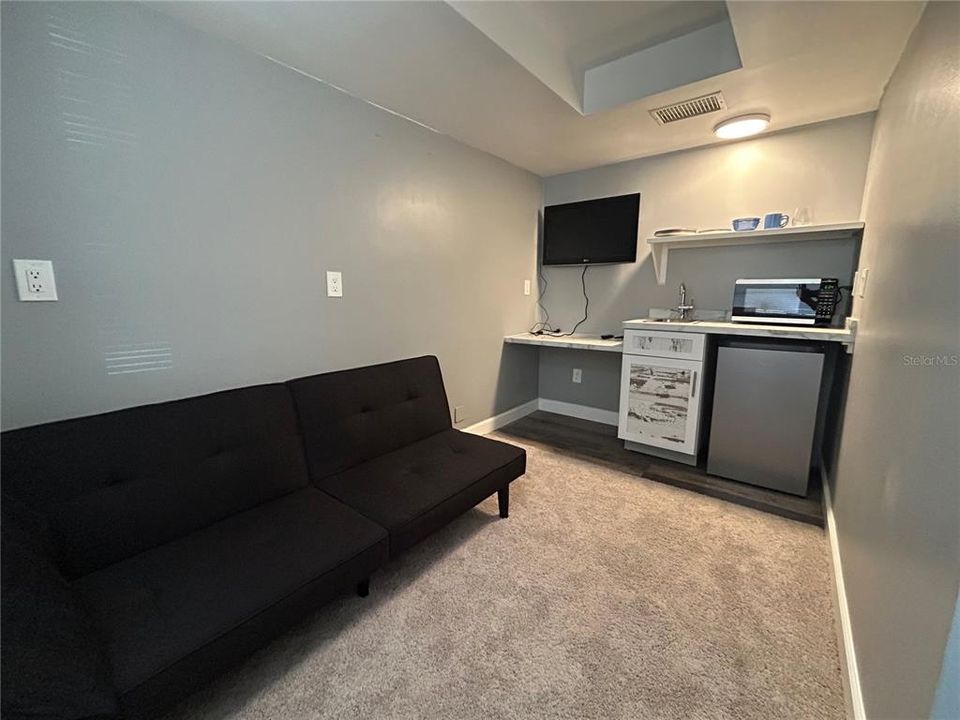 For Sale: $214,999 (3 beds, 2 baths, 935 Square Feet)