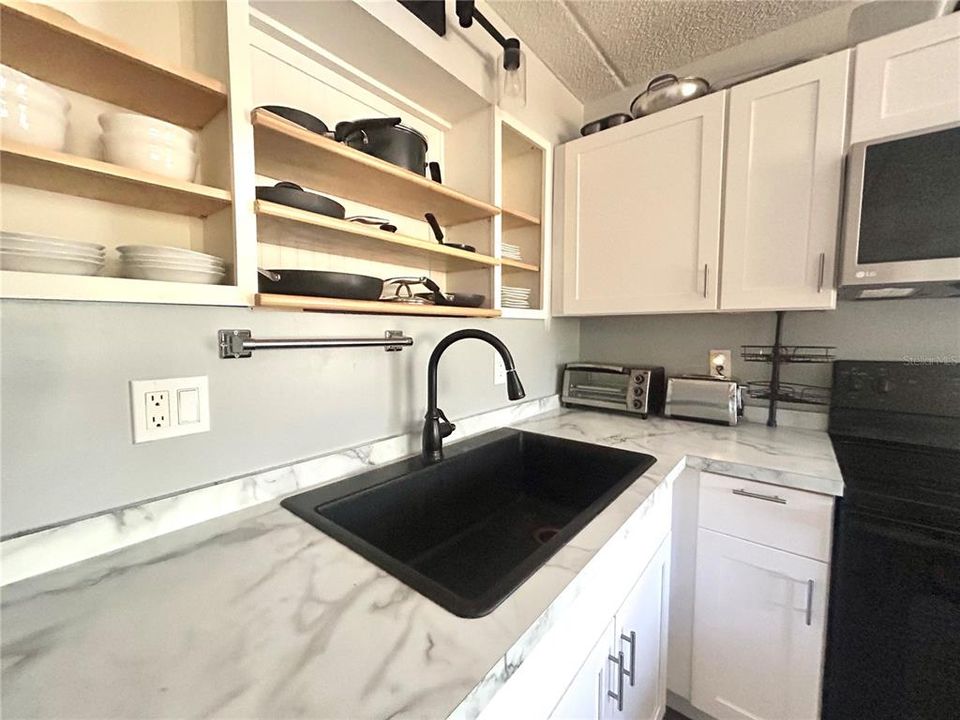 For Sale: $214,999 (3 beds, 2 baths, 935 Square Feet)