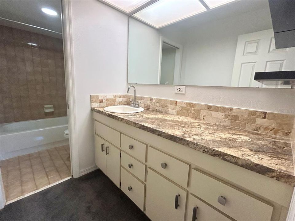 For Sale: $214,999 (3 beds, 2 baths, 935 Square Feet)