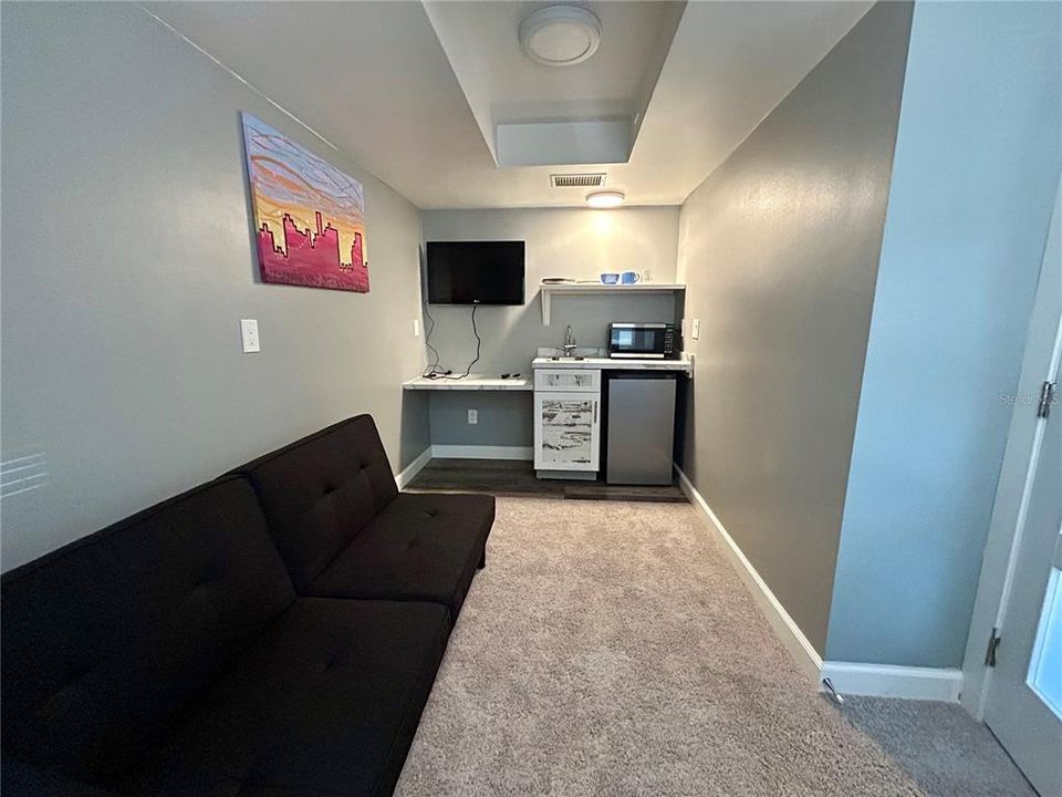 For Sale: $214,999 (3 beds, 2 baths, 935 Square Feet)