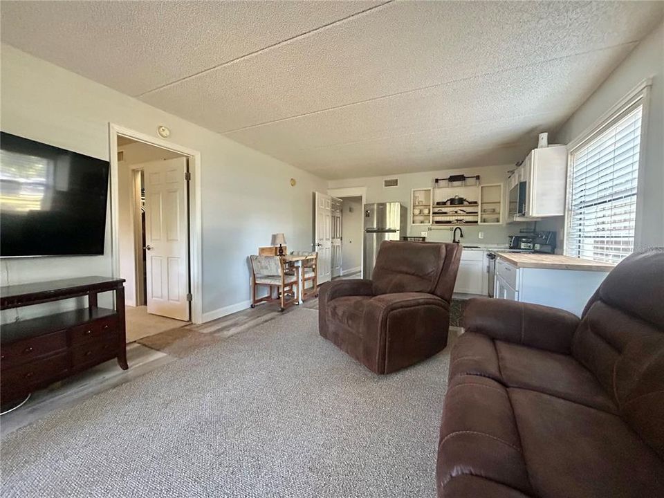 For Sale: $214,999 (3 beds, 2 baths, 935 Square Feet)