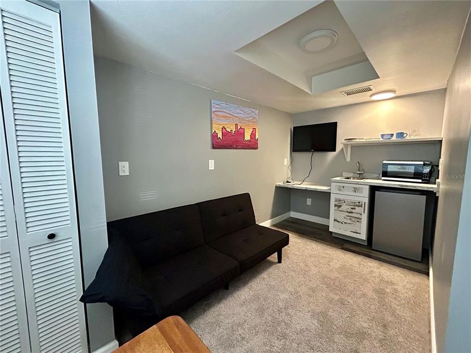 For Sale: $214,999 (3 beds, 2 baths, 935 Square Feet)