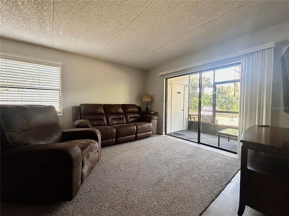 For Sale: $214,999 (3 beds, 2 baths, 935 Square Feet)