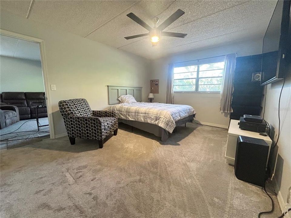 For Sale: $214,999 (3 beds, 2 baths, 935 Square Feet)