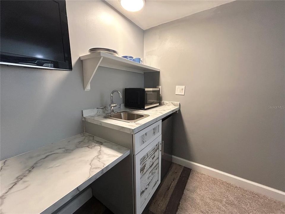 For Sale: $214,999 (3 beds, 2 baths, 935 Square Feet)