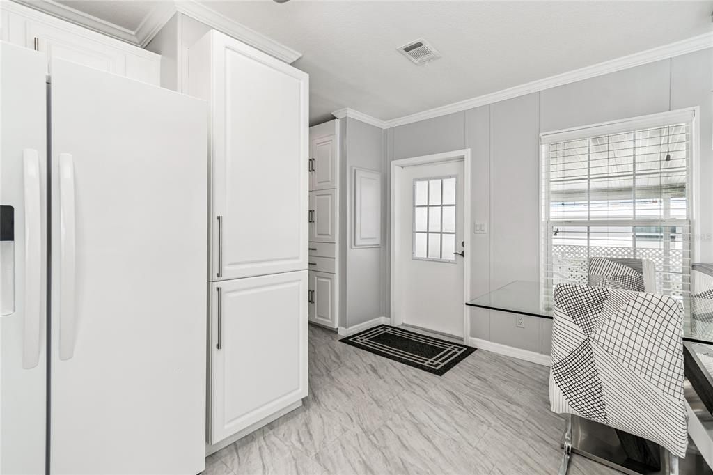 For Sale: $165,000 (2 beds, 2 baths, 896 Square Feet)