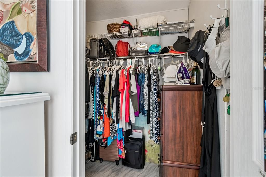 For Sale: $165,000 (2 beds, 2 baths, 896 Square Feet)