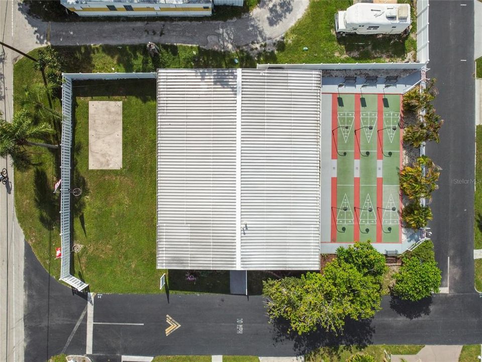 For Sale: $165,000 (2 beds, 2 baths, 896 Square Feet)