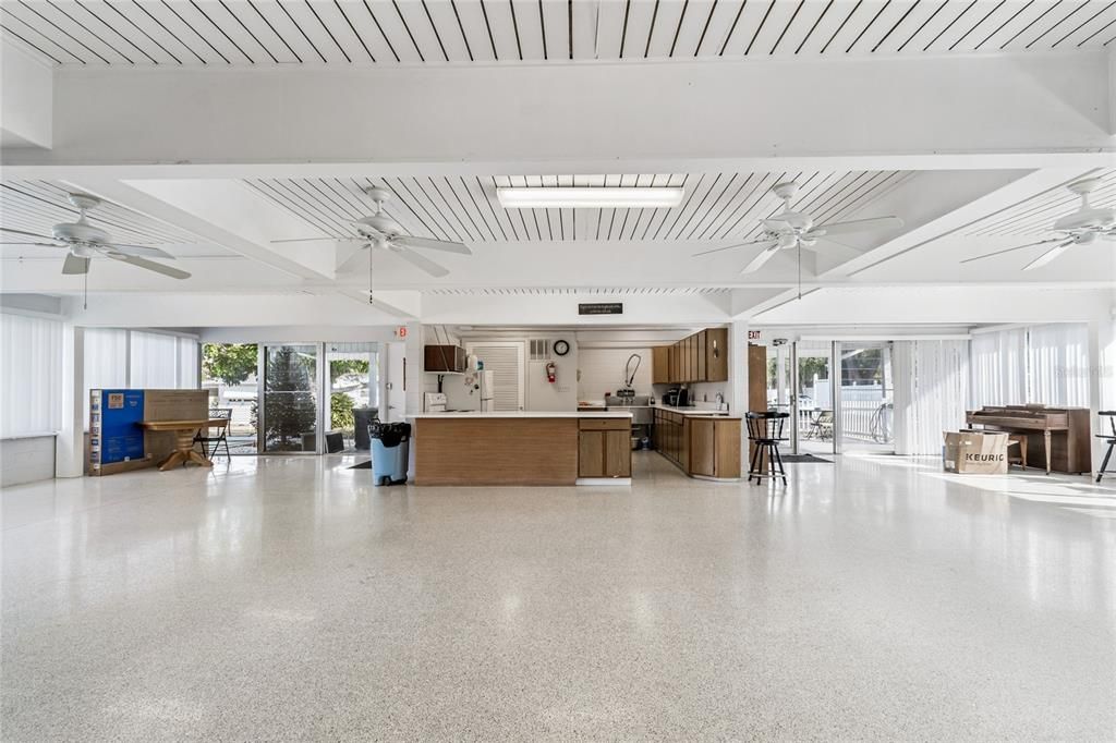 For Sale: $165,000 (2 beds, 2 baths, 896 Square Feet)