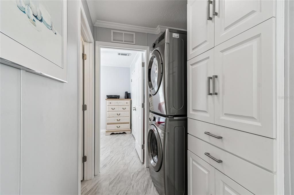 For Sale: $165,000 (2 beds, 2 baths, 896 Square Feet)