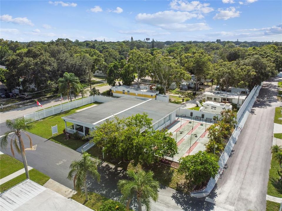 For Sale: $165,000 (2 beds, 2 baths, 896 Square Feet)