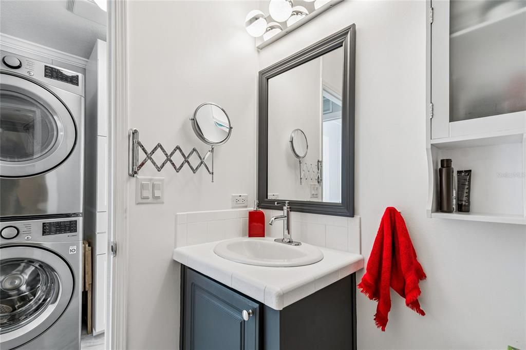 For Sale: $165,000 (2 beds, 2 baths, 896 Square Feet)