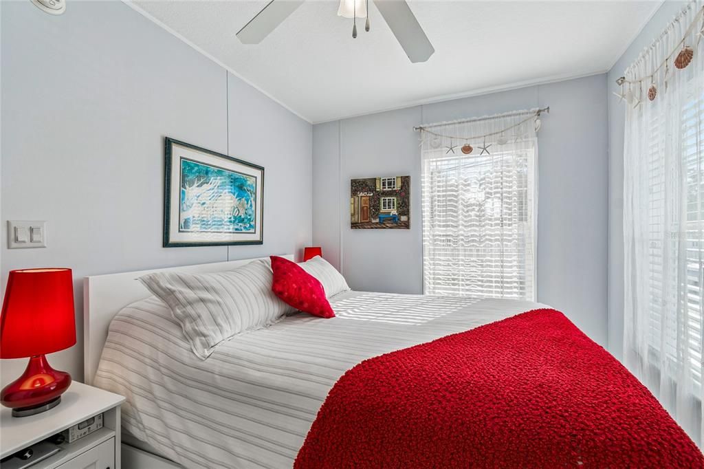 For Sale: $165,000 (2 beds, 2 baths, 896 Square Feet)