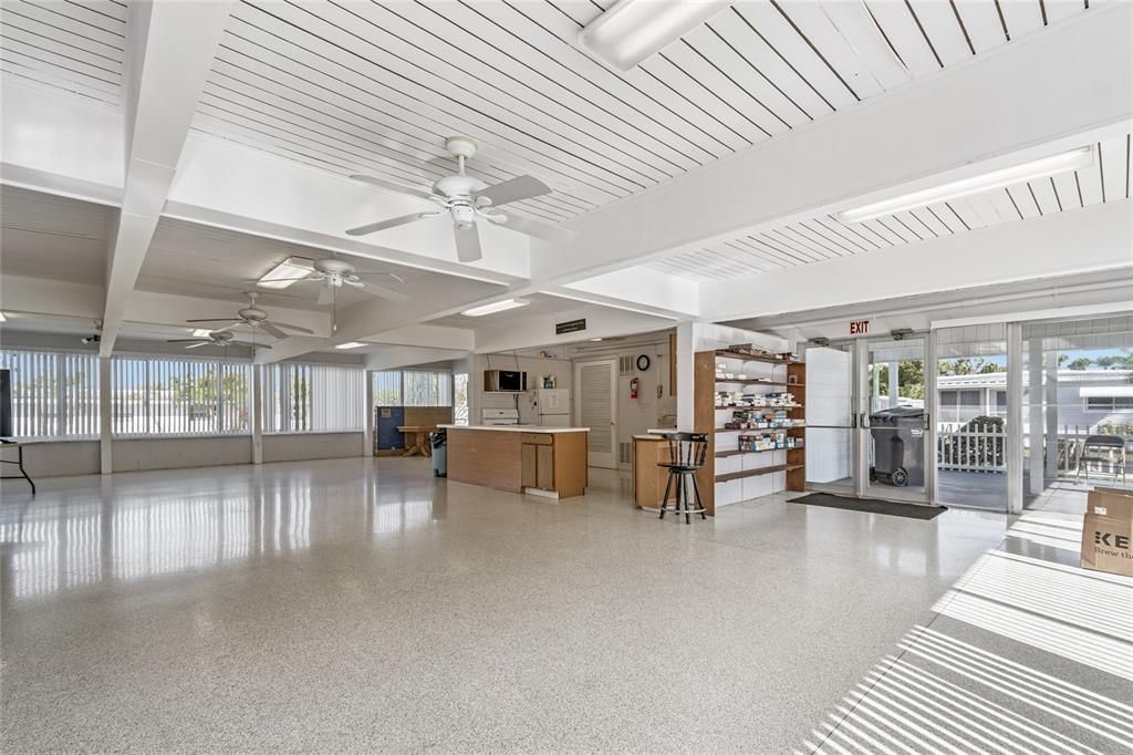 For Sale: $165,000 (2 beds, 2 baths, 896 Square Feet)